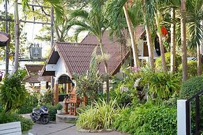 Tok Little Hut