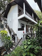 Tok Little Hut