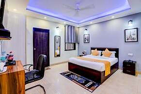 Hotel maayra inn