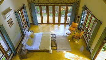 Moonbow Lodge