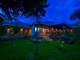 Moonbow Lodge