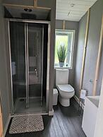 Tranquil Cabin Retreat- Sleeps 2, Parking