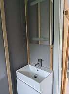 Tranquil Cabin Retreat- Sleeps 2, Parking