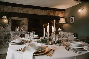 Holwell Farmhouse