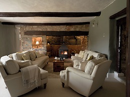 Holwell Farmhouse