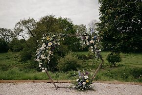 Holwell Farmhouse