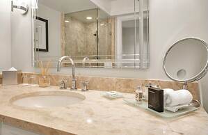 Four Seasons 1br Suite