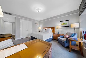 Four Seasons 1br Suite