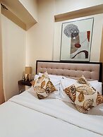 A Dreamy & Elegant Studio