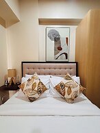 A Dreamy & Elegant Studio