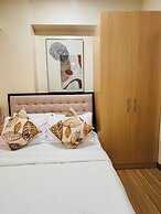 A Dreamy & Elegant Studio