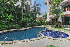 1BR with Pool &Gym Prime Location C233
