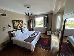 Queen Seagull Boutique Hotel