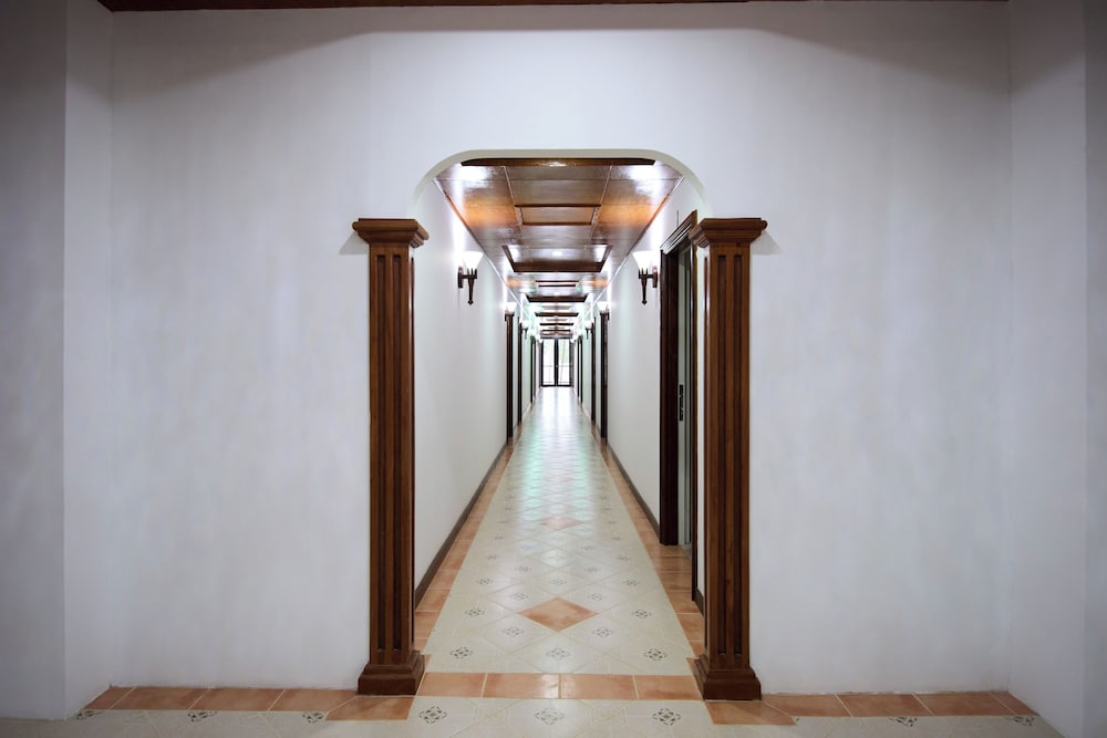 Belau Almond Hotel