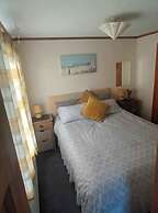 Lodge - Sleeps up to 6, pet Friendly & bbq Allowed