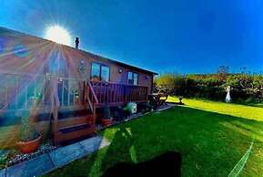 Lodge - Sleeps up to 6, pet Friendly & bbq Allowed
