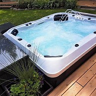 Lodge - Sleeps up to 6, pet Friendly & bbq Allowed