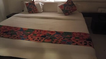 HOTEL Tralveller In LUCKNOW