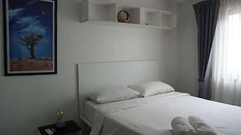 Bright & Breezy -1BR T1 211