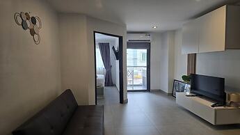 Bright & Breezy -1BR T1 211