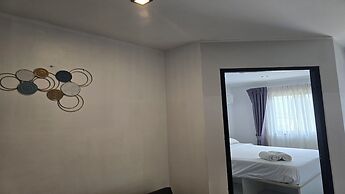 Bright & Breezy -1BR T1 211