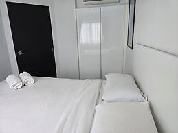 Bright & Breezy -1BR T1 211