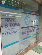 Hotel S S Town