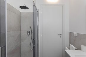 Quinto Modern Flat by Wonderful Italy