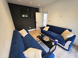 5 Beds, 7 Guests, Private Garden, Free Parking