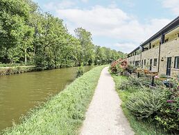 Canal View Apartment