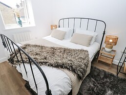 Canal View Apartment