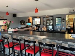 LaniKai Hotel & Restaurant