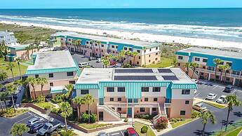 Oceanfront Luxury: 2BR Condo + Pool in St.aug