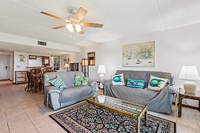 Oceanfront Luxury: 2BR Condo + Pool in St.aug