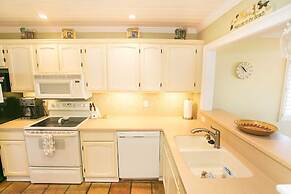 Ocean Bliss: 3BR Mod Haven, St. Aug