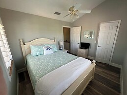 Ocean Bliss: 3BR Mod Haven, St. Aug