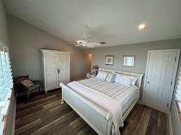 Ocean Bliss: 3BR Mod Haven, St. Aug