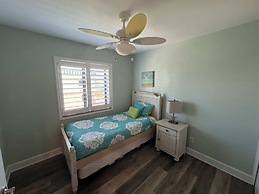 Ocean Bliss: 3BR Mod Haven, St. Aug