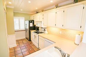Ocean Bliss: 3BR Mod Haven, St. Aug