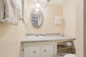 Beachside 2br/2ba Condo w/ Pool, Balcony & Boat Parking in St. Augusti