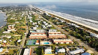 Beachside 2br/2ba Condo w/ Pool, Balcony & Boat Parking in St. Augusti