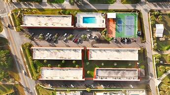 Beachside 2br/2ba Condo w/ Pool, Balcony & Boat Parking in St. Augusti