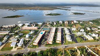 Beachside 2br/2ba Condo w/ Pool, Balcony & Boat Parking in St. Augusti