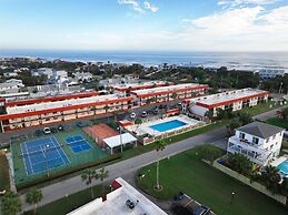Beachside 2br/2ba Condo w/ Pool, Balcony & Boat Parking in St. Augusti