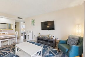 Beachside 2br/2ba Condo w/ Pool, Balcony & Boat Parking in St. Augusti
