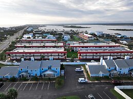 Beachside 2br/2ba Condo w/ Pool, Balcony & Boat Parking in St. Augusti