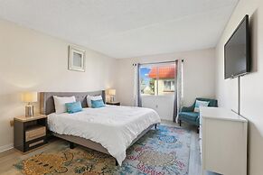 Beachside 2br/2ba Condo w/ Pool, Balcony & Boat Parking in St. Augusti