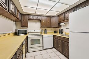 Beachside 2br/2ba Condo w/ Pool, Balcony & Boat Parking in St. Augusti