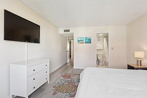 Beachside 2br/2ba Condo w/ Pool, Balcony & Boat Parking in St. Augusti