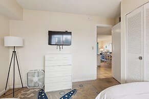 Beachside 2br/2ba Condo w/ Pool, Balcony & Boat Parking in St. Augusti